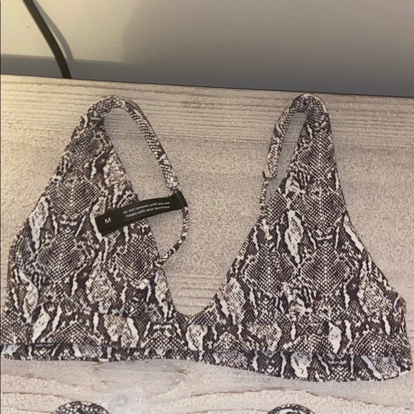 I am selling two bikinis in a snake print - Picture 4 of 5